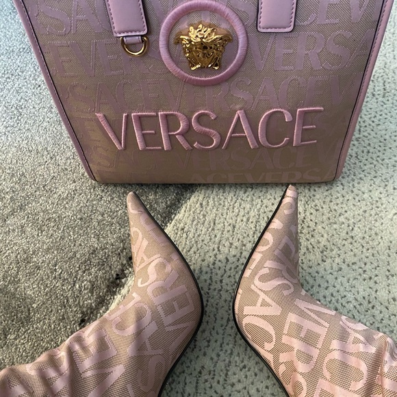 2024 110MM Versace Canvas Logo Boots Pink No Longer Avail & Price Is Firm‼️🔥 - Picture 8 of 12